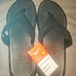 Nike flip flops. Nwt